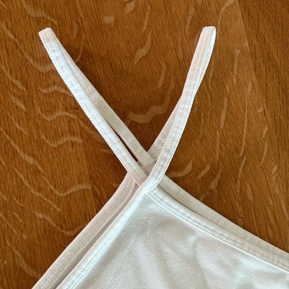 🆕 Abercrombie & Fitch Seamless Halter Bodysuit - Picture 2 of 3